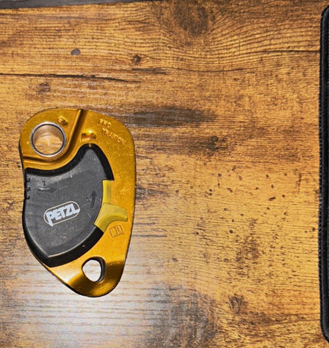 Petzl pro traxion pulley - petzl, pro-traxion